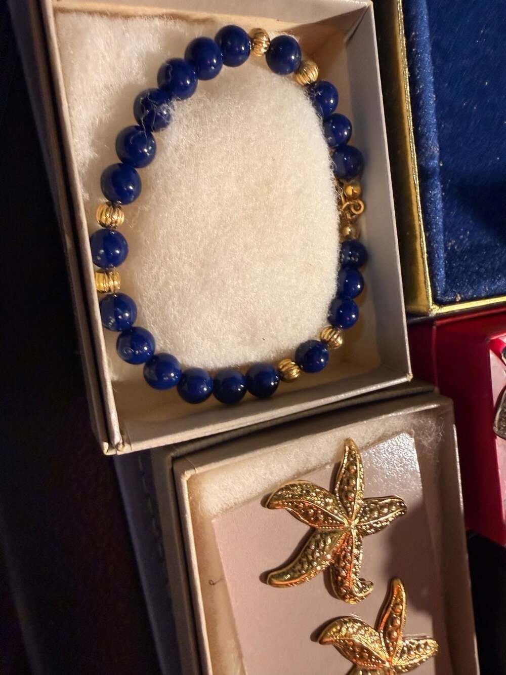 Large Vintage 1990s Avon Jewelry Collection, 12-Piece Lot, Cameo, Cross, Earring - Picture 6 of 8